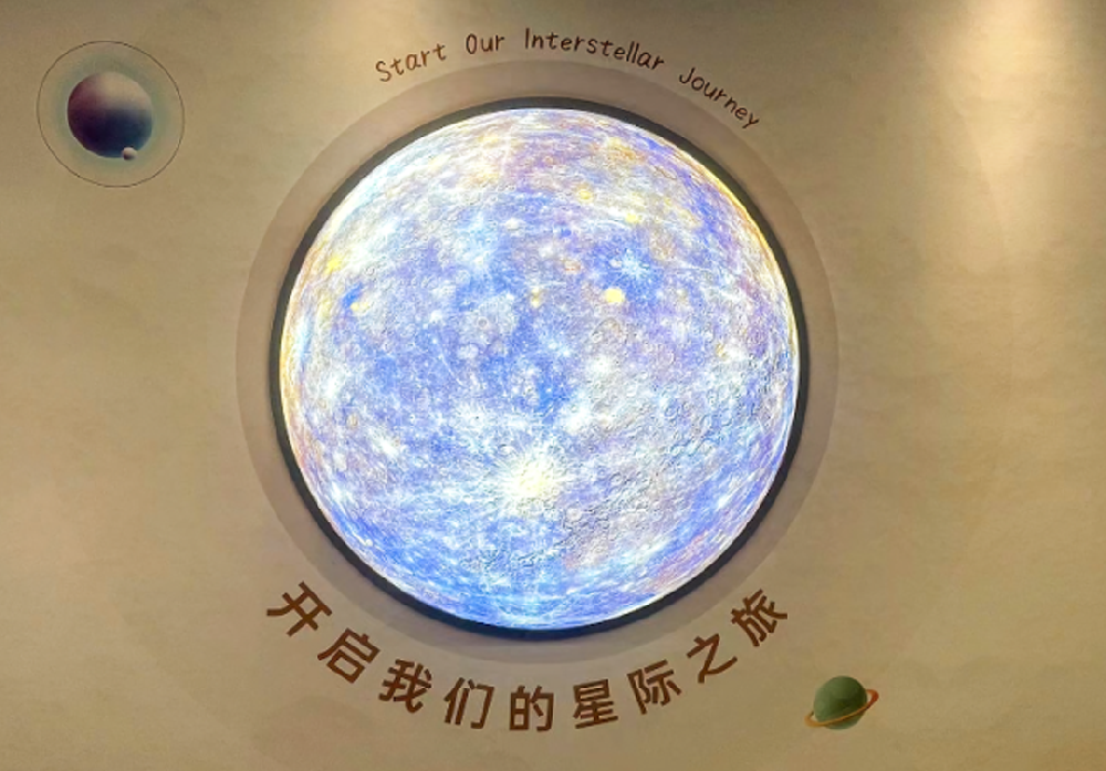 赢咖8项目案例—大型吸塑月球造型灯箱